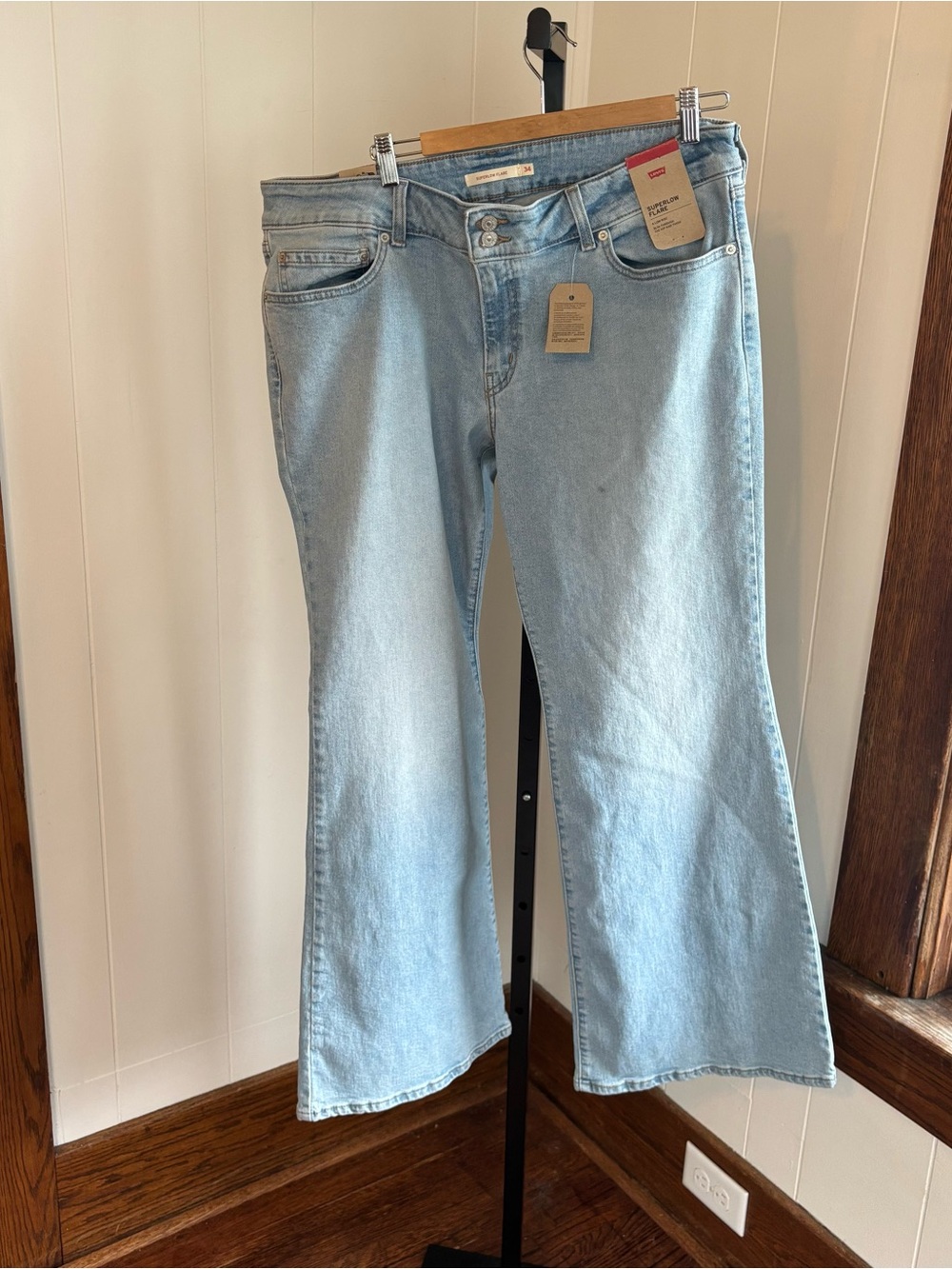 Levi’s Superlow Flare Jeans Light Wash Womens 34 (36x31) NWT Y2K Low Rise *NOTE